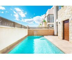 EN VENTA CHALET A ESTRENAR EN ROJALES/TORREVIEJA, EN LA ZONA DE LA LAGUNA DE LA MATA