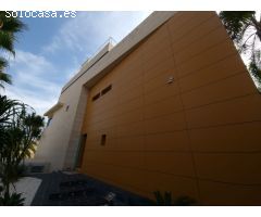 UN LUJO DE VILLA  FRENTE AL MAR !