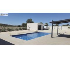 LUJOSO! CHALET A ESTRENAR ZONA MACISVENDA A 10 MINUTOS DE HONDON DE LAS NIEVES ¡