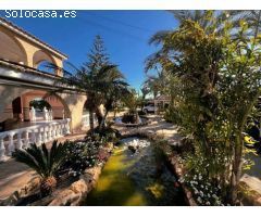 SE VENDE LUJOSA VILLA  EN ZONA COTIZADA EN ELCHE / ALICANTE