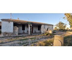 CASA ADOSADA PARA REFORMAR CON 10.000 PARCELA EN LAS BAYAS/ ELCHE