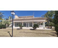 LUJOSA VILLA EN VALVERDE BAJO