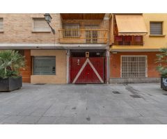 Se vende cochera cerrada y trastero junto a Plaza de Gracia