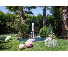 ¡Espectacular Masía de Lujo con Amplia Parcela y Jardines Espectaculares!