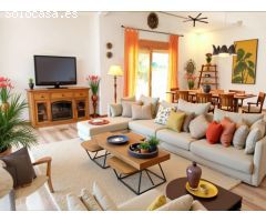 Casa Rural o Casa Privada con jardín de 100 m2, 5 habitaciones y 5 baños. Excelente zona y tranquila