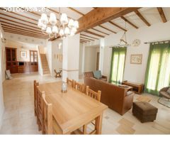 Casa Rural o Casa Privada con jardín de 100 m2, 5 habitaciones y 5 baños. Excelente zona y tranquila