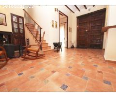 Casa Rural o Casa Privada con jardín de 100 m2, 5 habitaciones y 5 baños. Excelente zona y tranquila