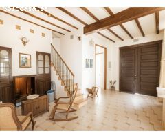 Casa Rural o Casa Privada con jardín de 100 m2, 5 habitaciones y 5 baños. Excelente zona y tranquila
