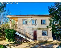 Gran Oportunidad en Godelleta: Chalet con Parcela de 2.600 m², Mucho Potencial y Precio Atractivo