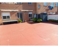 Piso muy luminoso con espectacular terraza de 130 m2 en Trobajo del Camino.