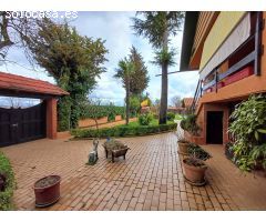 Chalet independiente en parcela privada con jardín y piscina a 8 minutos de León.