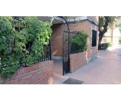 SE VENDE INMUEBLE EN REYES CATOLICOS