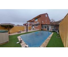 ¡DISPONIBLE!! Se Vende Chalet pareado en esquina, de 5 habitaciones con piscina en Villalbilla.