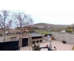 ¡DISPONIBLE!! Se Vende Chalet pareado en esquina, de 5 habitaciones con piscina en Villalbilla.