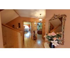 ¡DISPONIBLE!! Se Vende Chalet pareado en esquina, de 5 habitaciones con piscina en Villalbilla.