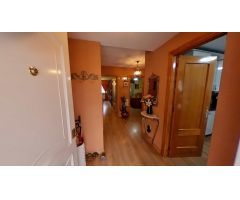 ¡DISPONIBLE!! Se Vende Chalet pareado en esquina, de 5 habitaciones con piscina en Villalbilla.