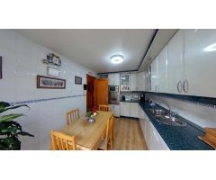 ¡DISPONIBLE!! Se Vende Chalet pareado en esquina, de 5 habitaciones con piscina en Villalbilla.