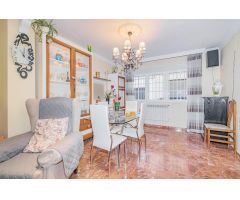 CASA CON TERREZAZA Y PATIO JUNTO CAMPUS DE LA SALUD!!
