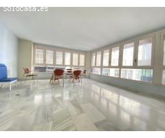 Tu Espacio Ideal en el Corazón de Alicante: Vivienda o Negocio a un Paso del Mar
