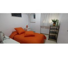 ???? Habitación en Vivienda con Urbanización Completa para Compartir