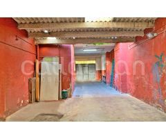 Local y nave en la zona de Juan Llorens