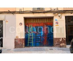 Local y nave en la zona de Juan Llorens