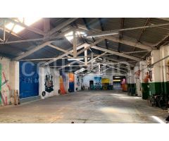 Local y nave en la zona de Juan Llorens