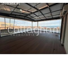Ático dúplex con terraza de 140 m², de los cuales 80 m² están acristalados