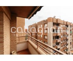 ¡Oportunidad única en Valencia! Vivienda soleada con plaza de garaje en una ubicación inmejorable