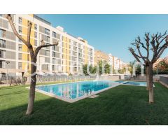 PISO EN RESIDENCIAL CON PISCINAS, PADEL, ZONAS COMUNES Y GARAJE EN EL MISMO EDIFICIO