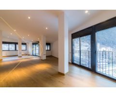 Últimas unidades; singulares pisos de 235 m2 esquineros en  Andorra