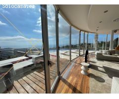 Espectacular casa moderna,  con famtásticas vistas frontales  a mar. Playa de Aro.