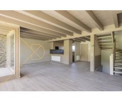 Casa de diseño unifamiliar a estrenar con jardín privado en Alp