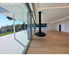 Experimente lo mejor del estilo de vida mediterráneo en esta villa a medida, diseñada para crear rec