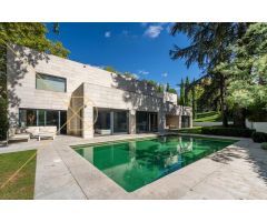 Impresionante casa reformada en Av.Pearson