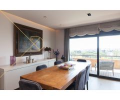 Impecable piso alto con terraza con vistas.