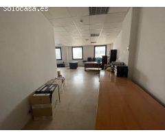 Estupenda oficina situada en el Edificio Euro del polígono Pisa de Mairena del Aljarafe.