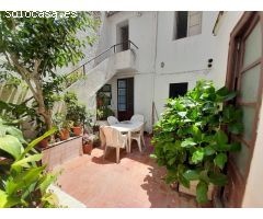 Casa de pueblo de origen con  bonito patio!!