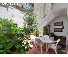 Casa de pueblo de origen con  bonito patio!!
