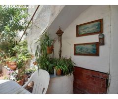 Casa de pueblo de origen con  bonito patio!!