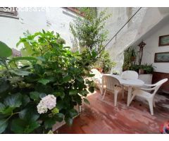 Casa de pueblo de origen con  bonito patio!!