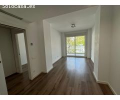 Precioso piso semi nuevo, con piscina comunitaria.
