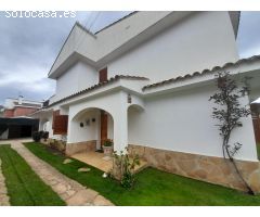 Fantastica casa a cuatro vientos con terreno de 625 m2 y vistas a mar!!