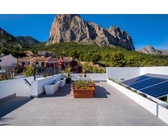 ¡Bienvenido a tu nuevo hogar en el Residencial Polop Hills, donde la naturaleza se fusiona con el co