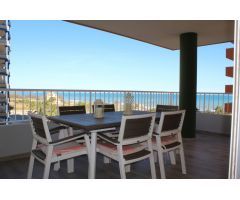 Apartamento seminuevo con vistas al mar y con piscina