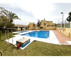 Chalet adosado Málaga con piscina comunitaria