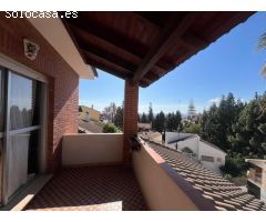 Chalet independiente en Urbanización Atabal