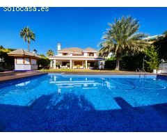 Se vende espectacular chalet en Aguadulce Sur