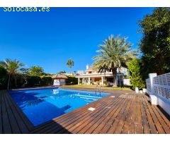Se vende espectacular chalet en Aguadulce Sur