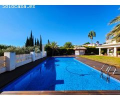 Se vende espectacular chalet en Aguadulce Sur
